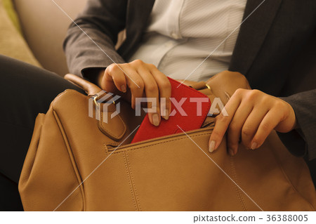 Business woman Woman looking for smartphone Woman looking for belongings 36388005