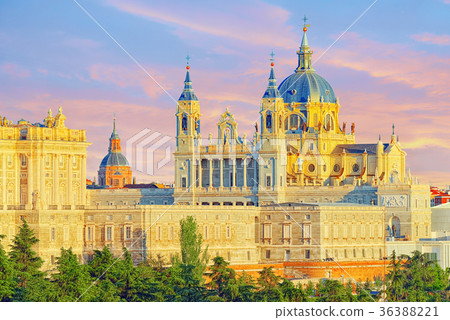 Panorama view on Royal Palace (Palacio Real) Panorama view on Royal Palace (Palacio Real) 36388221