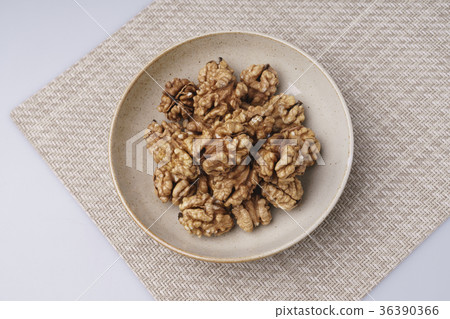 Walnut Walnut 36390366