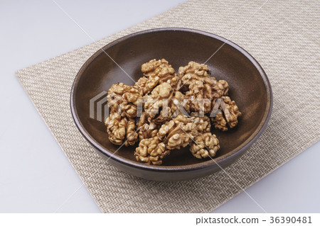 Walnut Walnut 36390481