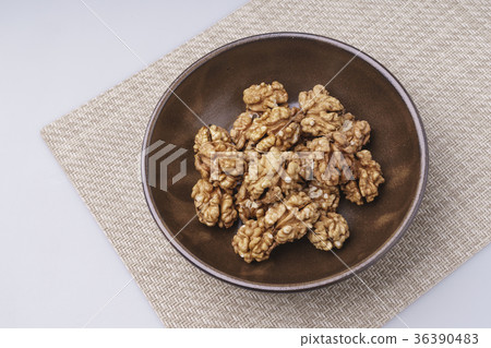 Walnut Walnut 36390483