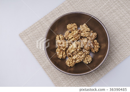 Walnut Walnut 36390485