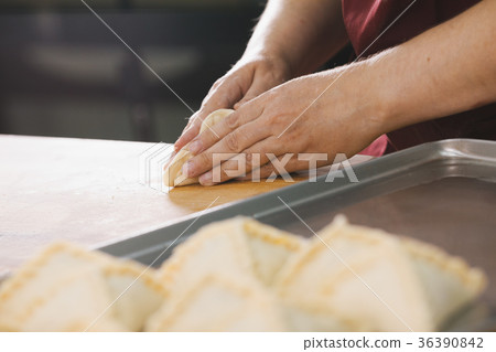 Raw meat pie made by hands Raw meat pie made by hands 36390842