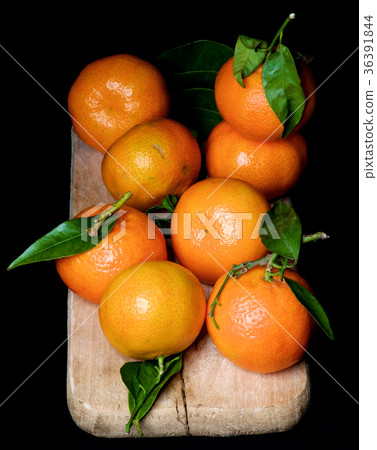 Ripe Tangerines with Leafs Ripe Tangerines with Leafs 36391844