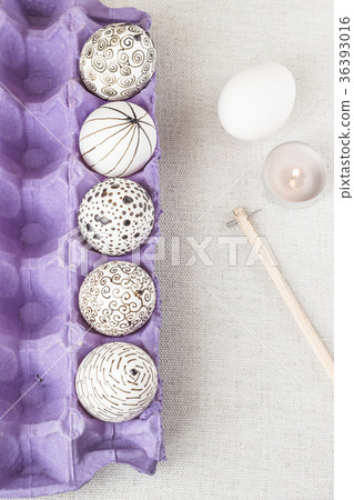 Decorating Easter eggs using a wax-resist method 36393016