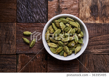green cardamom pods green cardamom pods 36395495