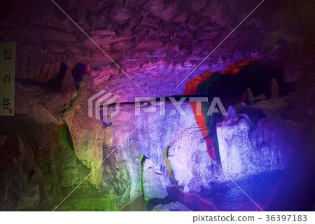 Ikura-dong stalactite, rainbow valley (Okayama) Ikura-dong stalactite, rainbow valley (Okayama) 36397183