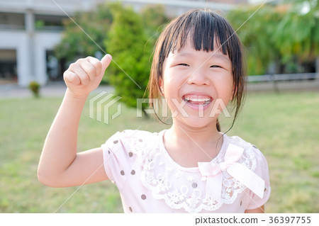 cute girl smile happily 36397755