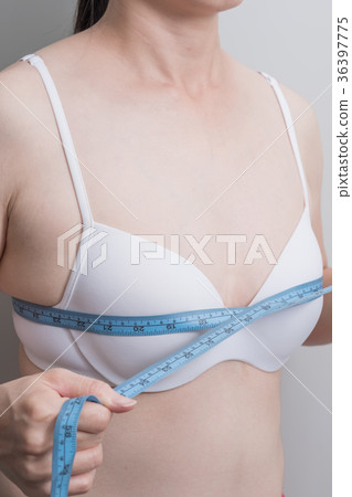 woman with small bra cup 36397775