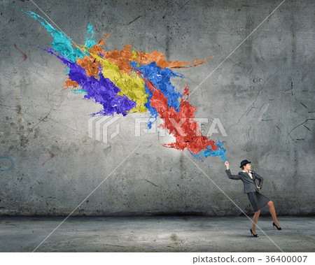 Businesswoman in bowler hat 36400007