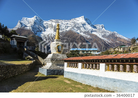 Condeli and Tibetan Buddhism 36400017