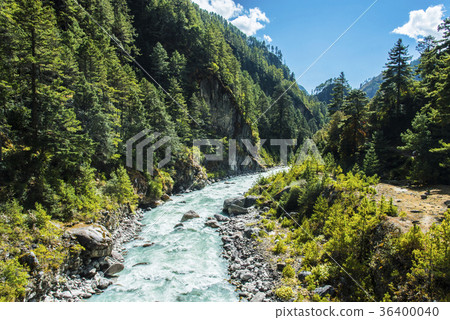 珠穆朗瑪峰高速公路Dude Kosi河 36400040