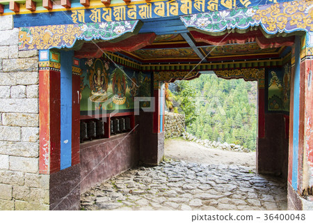 Pag Ding Gate on the Everest Highway Pag Ding Gate on the Everest Highway 36400048