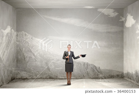 Woman magician with bowler hat Woman magician with bowler hat 36400153