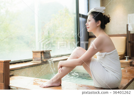 japan girl sitting on poolside of hot springs japan girl sitting on poolside of hot springs 36401262
