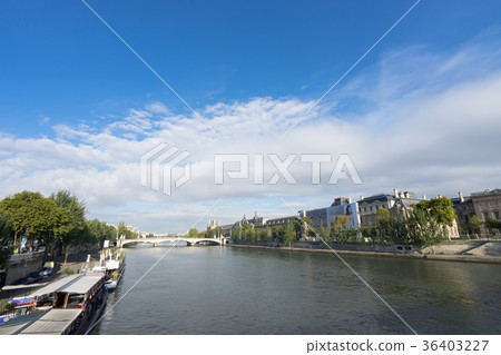 Scenery along the Seine seen from Pont des Arts Scenery along the Seine seen from Pont des Arts 36403227