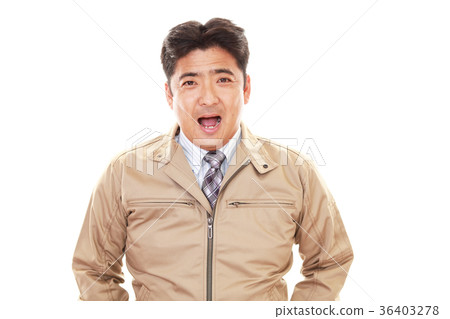 一名微笑的工人 一名微笑的工人 36403278