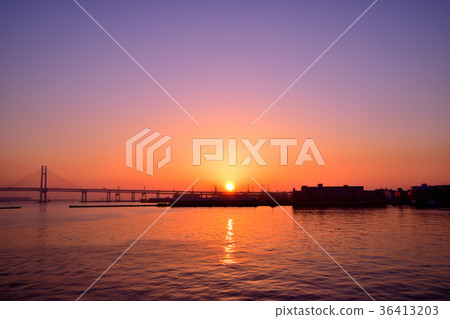 Yokohama Port Sunrise and Bay Bridge 36413203