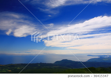 Masuge山區漂浮在日本海和從Mt.看到的雲海。 36415347