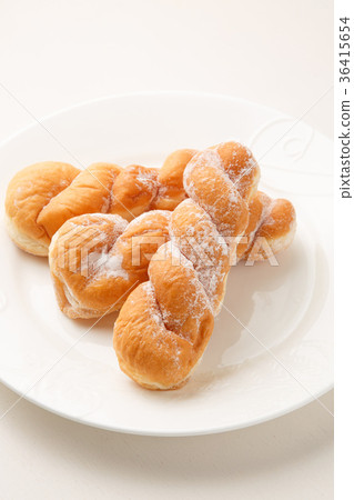 Twist donuts 36415654