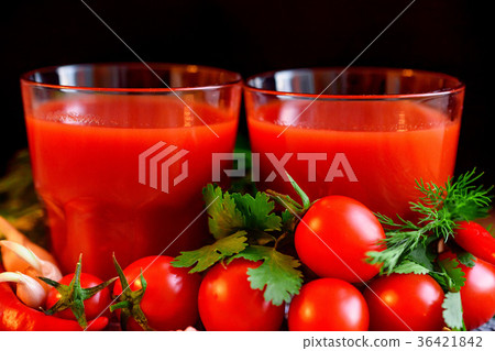 Glass of tomato juice with fresh tomatoes 36421842