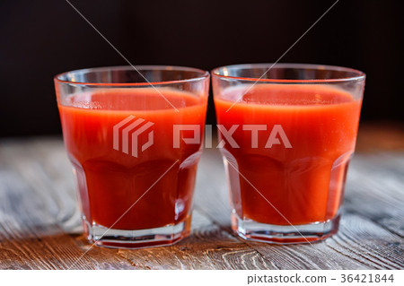 Glass of tomato juice with fresh tomatoes Glass of tomato juice with fresh tomatoes 36421844