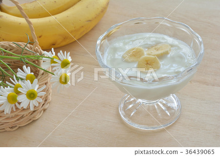 Yogurt banana Yogurt banana 36439065