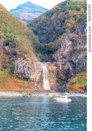 Shiretoko Peninsula (October Autumn leaves Fall Sightseeing Boat) Shiretoko Peninsula (October Autumn leaves Fall Sightseeing Boat) 36439195