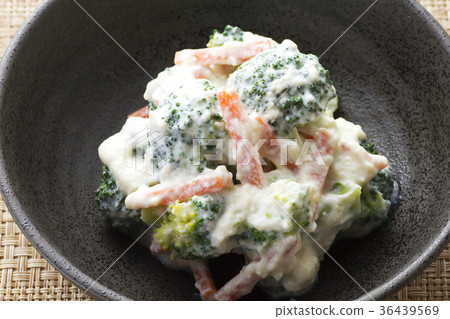 Broccoli and carrot whitening 2 36439569