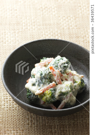 Broccoli and carrot whitening 4 36439571