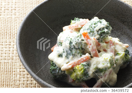 Broccoli and carrot whitening 5 36439572