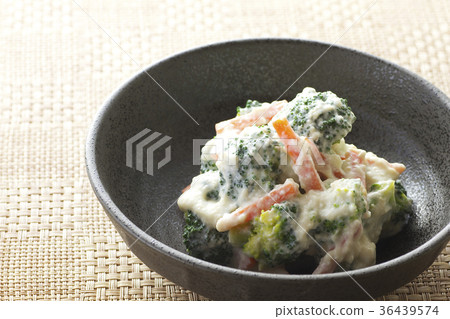 Broccoli and carrot whitening 7 36439574