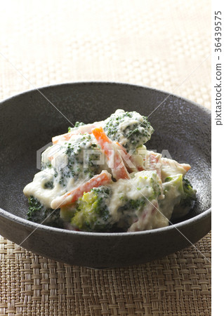 Broccoli and carrot whitening 8 36439575