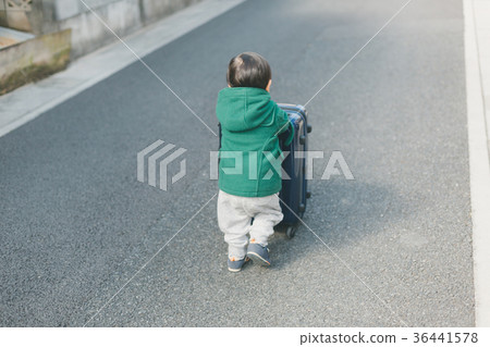 child, whelp, younger 36441578