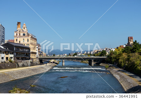 鴨川和四條橋 36441991