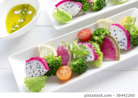 多彩的蔬菜沙拉 多彩的蔬菜沙拉 36442260