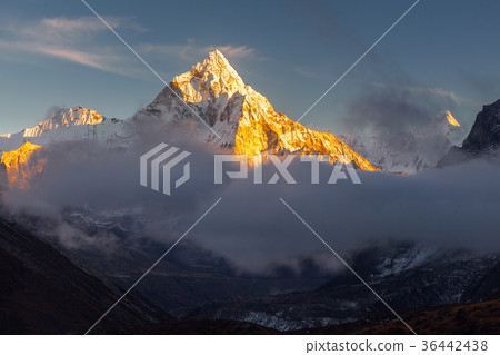 Ama Dablam (6856m) peak near the village of 36442438