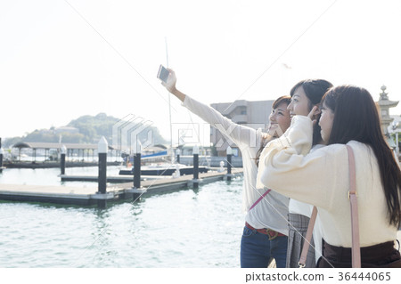 三人組女性參觀尾道 36444065