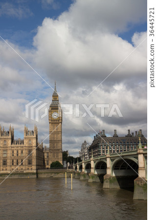 London: Big Ben and the Thames River 36445721