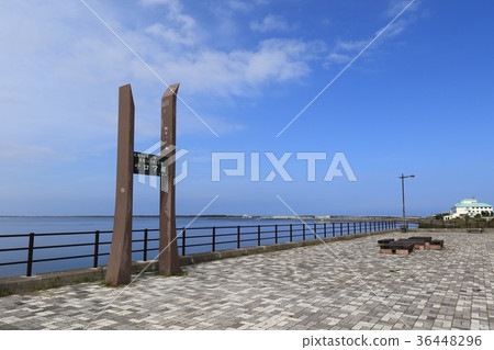 薩羅馬湖，北緯44度07分，東經143度58分 36448296