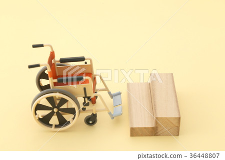 輪椅和積木 36448807