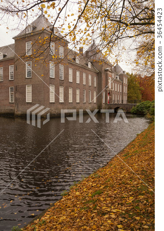 Castle Heeze in autumn atmosphere Castle Heeze in autumn atmosphere 36454423