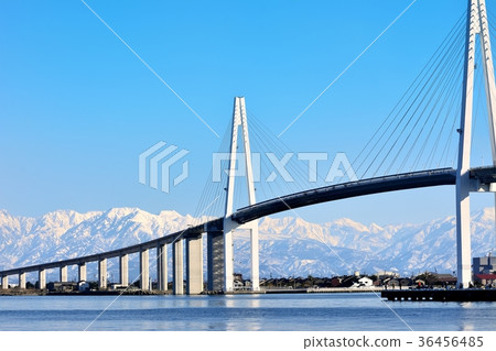 立山山脈和新大橋 36456485