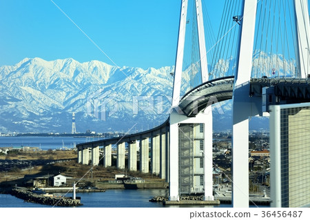 立山山脈和新大橋 36456487