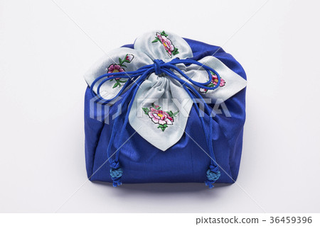 Gift Box - Wrapped with Oriental Fabric Gift Box - Wrapped with Oriental Fabric 36459396