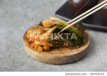 kimchi, which is a globally recognized healthful food 089 36459550