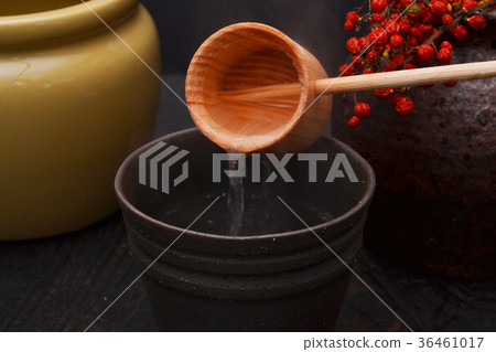 ``Shochu mixed with hot water'' 36461017