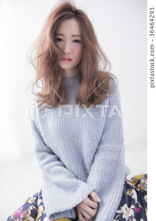 Loose medium hair 36464293