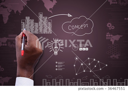 business man drawing the light bulb business man drawing the light bulb 36467551