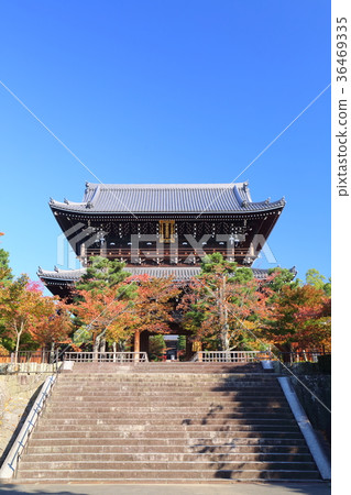 Kim commando Komyoji temple gate in autumn of Kyoto Kim commando Komyoji temple gate in autumn of Kyoto 36469335